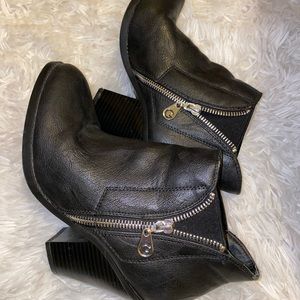 GUESS ANKLE BOOTS ✨